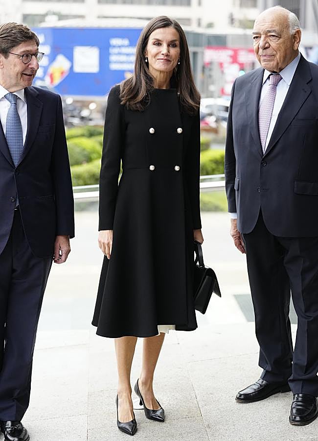 Imagen - La reina Letizia con un abrigo de Carolina Herrera. / LIMITED PICTURES