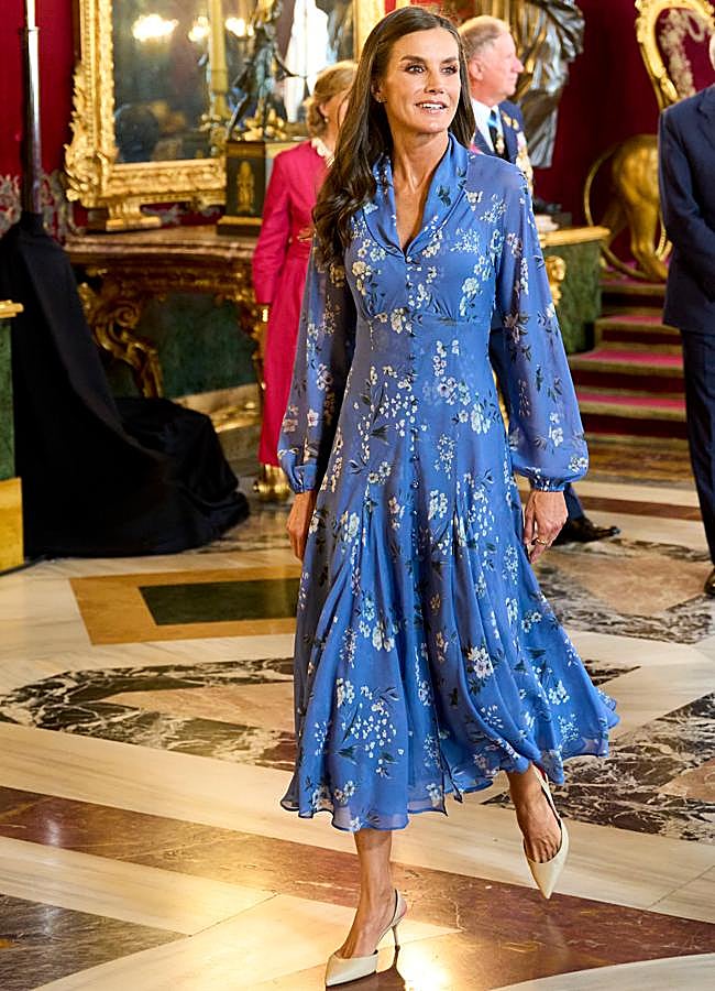 Imagen - La reina Letizia con un vestido azul. / LIMITED PICTURES