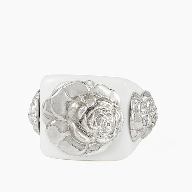 Anillo plateado tipo sello de La Manso