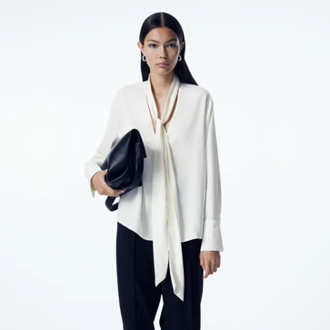 Imagen secundaria 1 - Las blusas blancas con lazada.