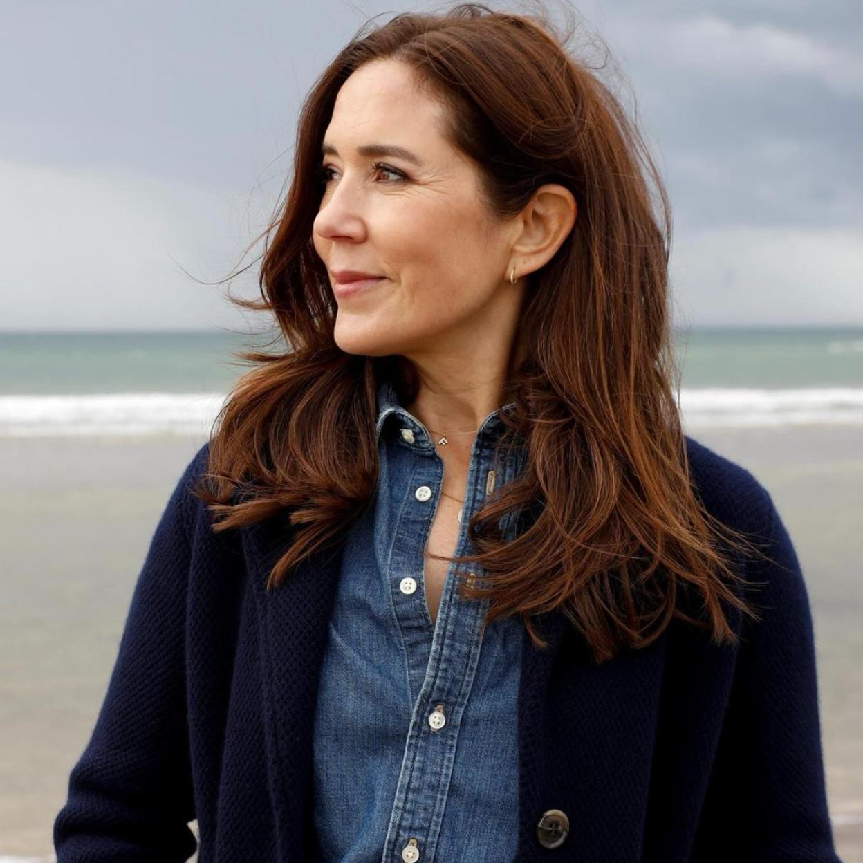 Mary Donaldson ha dejado Australia mientras arrecian las críticas a Federico de Dinamarca por sus fotos, problemáticas, con Genoveva Casanova. 