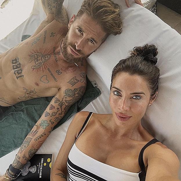 Sergio Ramos y Pilar Rubio no solo idealizan su vida doméstica en las redes, sino que impostan cierta vida intelectual, como coleccionistas de arte contemporáneo y lectores de superventas filosóficos, como las 'Meditaciones' de Marco Aurelio. 