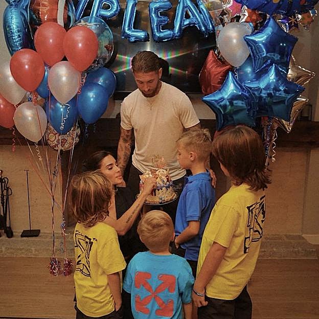 Una de las muchas fotografías en las que Pilar Rubio y Sergio Ramos escenifican su idealizada vida doméstica. 