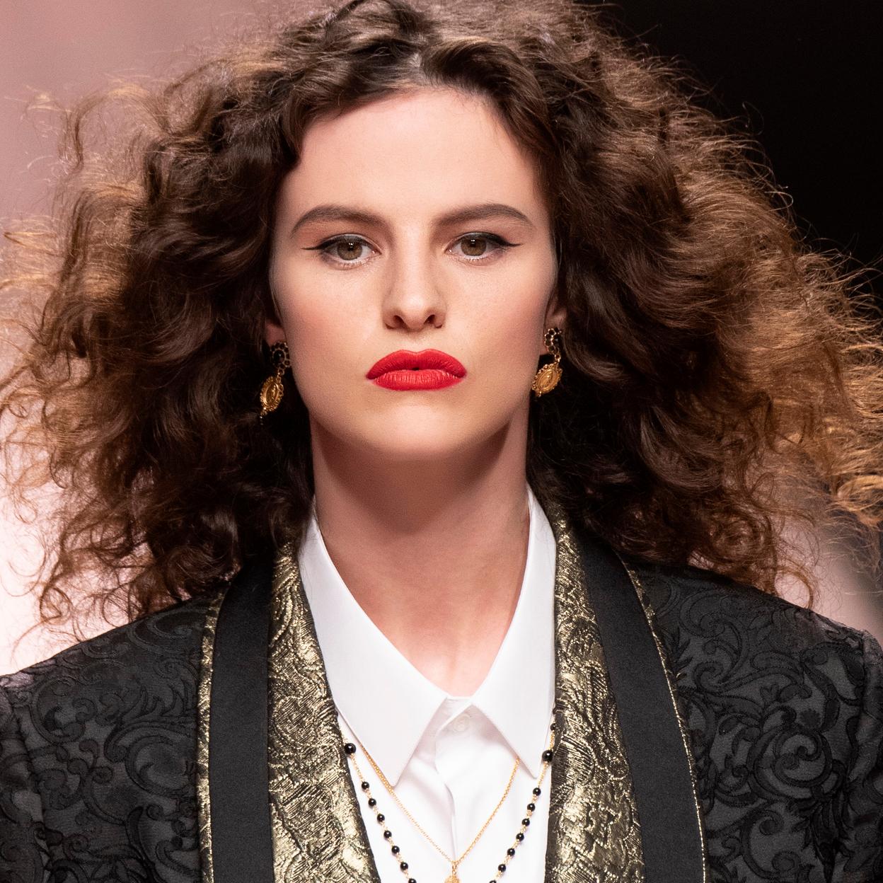 Estos son los champús favoritos del método curly para un pelo rizado definido y sin encrespamiento.