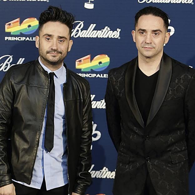 Los hermanos Bayona, jugando al despiste 