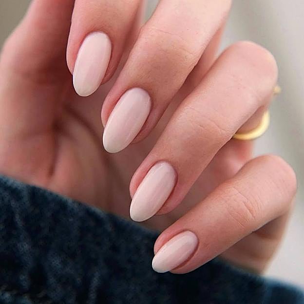 Uñas con forma almendrada