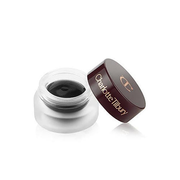 Matte Eyes to Mesmerise en tono Diffused Black de Charlotte Tilbury. Precio: 32 euros