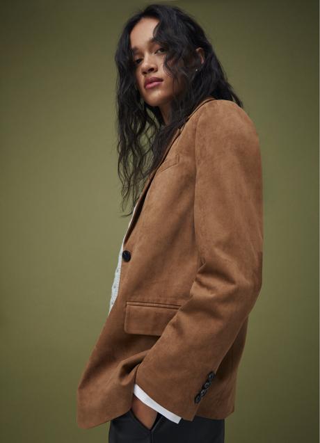 Imagen - Americana de ante de Stradivarius (39,99 euros)