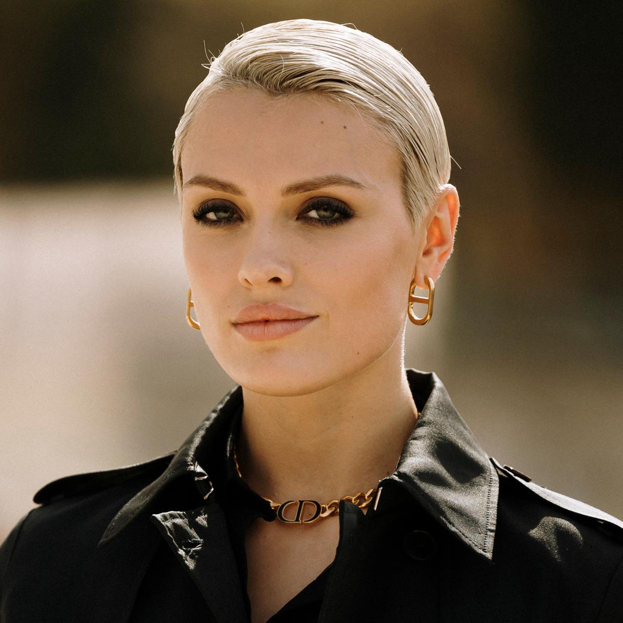 Una modelo con la piel bonita.