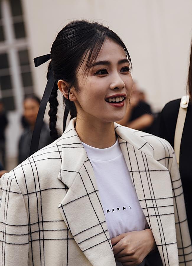 Imagen - Peinado con lazo y trenzas. Foto: Launchmetrics spotlight