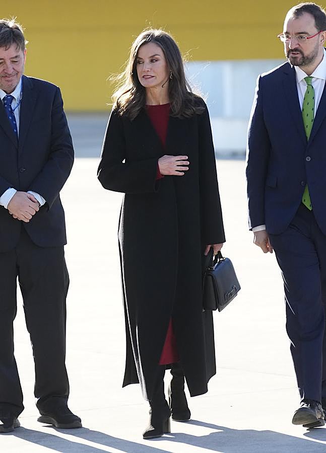 Imagen - La reina Letizia con un abrigo negro. / LIMITED PICTURES