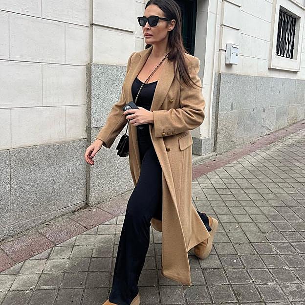 Pantalones de yoga con abrigo y botas