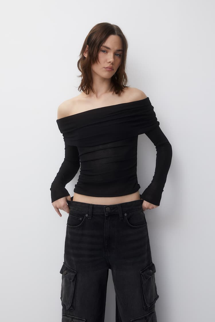 Imagen - Top con los hombros al aire de Pull & Bear (15,99 euros)