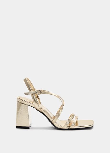 Imagen - Sandalias doradas de Pull & Bear (25,99 euros)