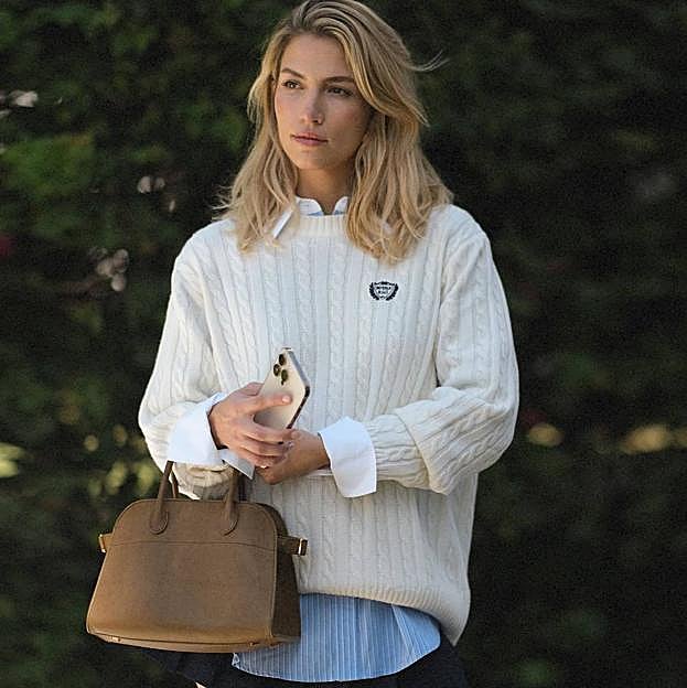 Los jerséis trenzados para combinar con camisas e ir elegante al estilo Old Money