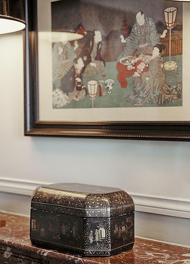 Imagen - La caja que Jorge Vázquez ha colocado encima de su chimenea.