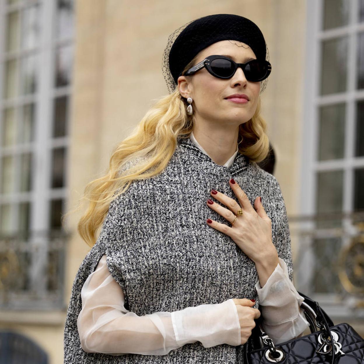 Beatrice Borromeo con manos suaves