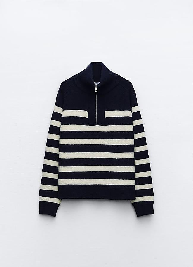 Imagen - Jersey con estampado de rayas en azul marino y blanco de Zara.