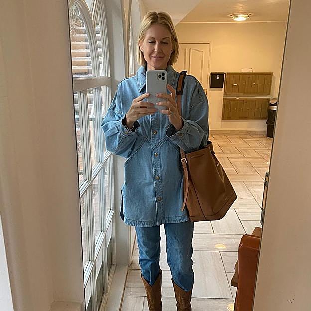 Kelly Rutherford con total look denim