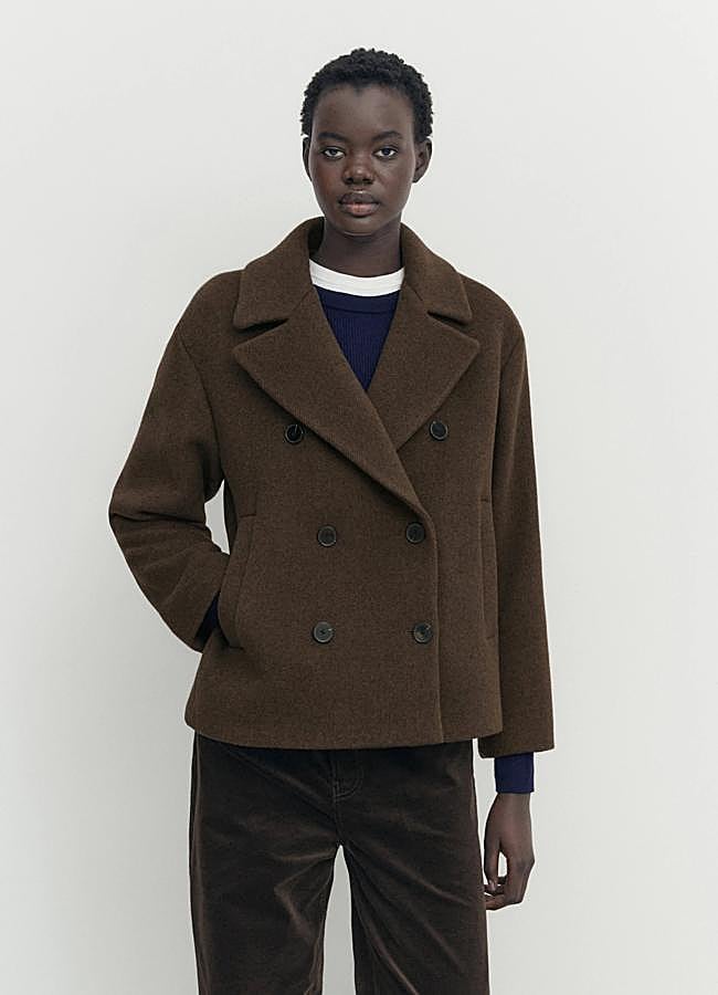 Imagen - Abrigo corto en caqui de Massimo Dutti.