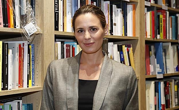 Claudia Ortiz durante la presentación de su libro. / 