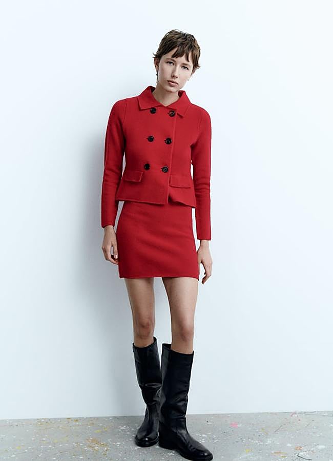 Imagen - Chaqueta de color rojo de lana de Zara.