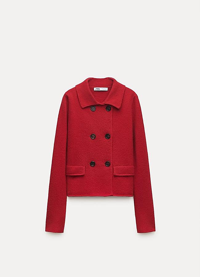 Imagen - Chaqueta de lana en color rojo de Zara.