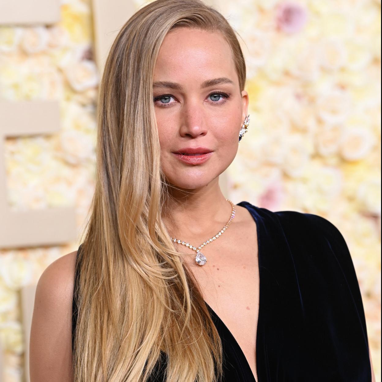La actriz Jennifer Lawrence en los Globos de Oro 2024.