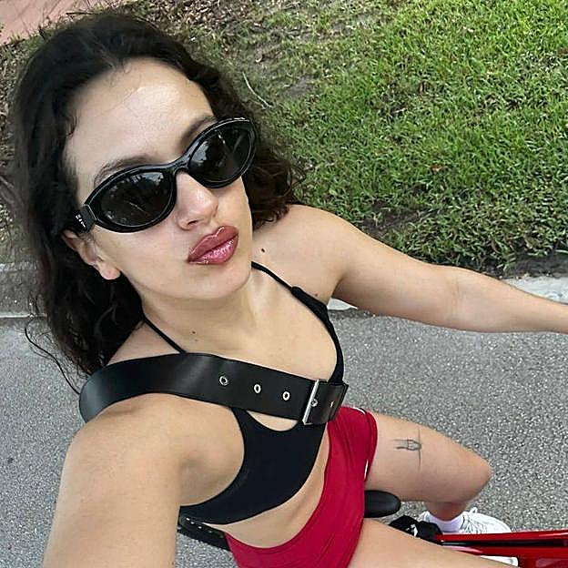 Rosalía con su lip combo favorito