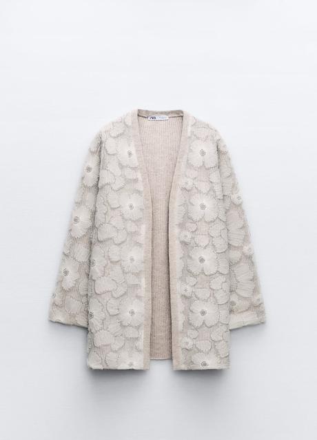 Imagen - Abrigo con perlas de Zara (99,99 euros)