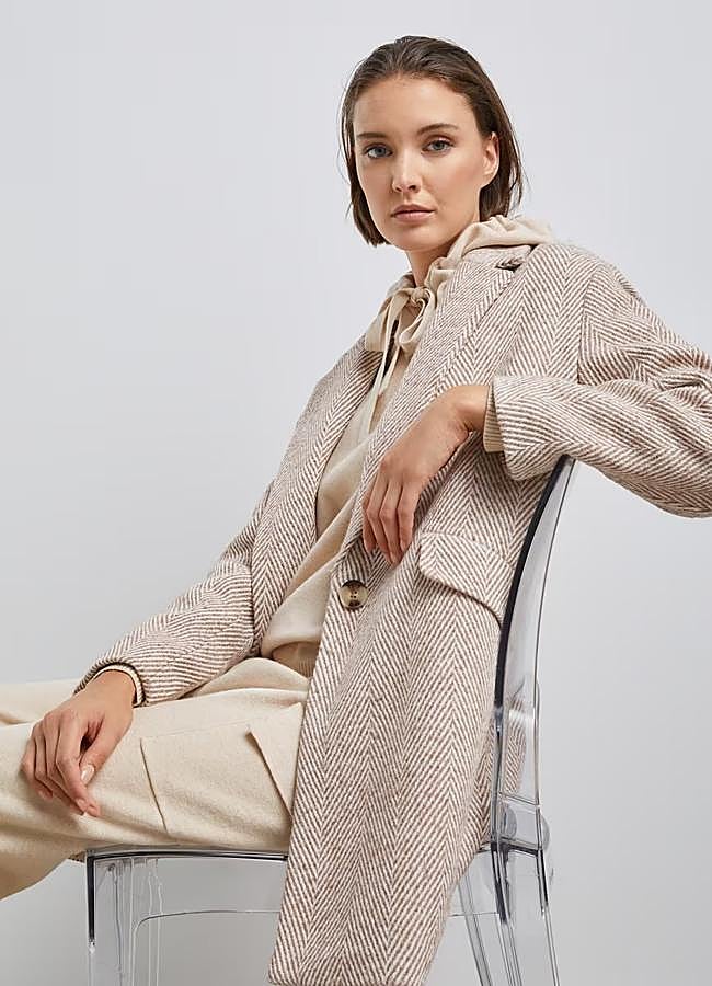 Imagen - Abrigo de paño estampado beis de Easy Wear, 48,99 euros.