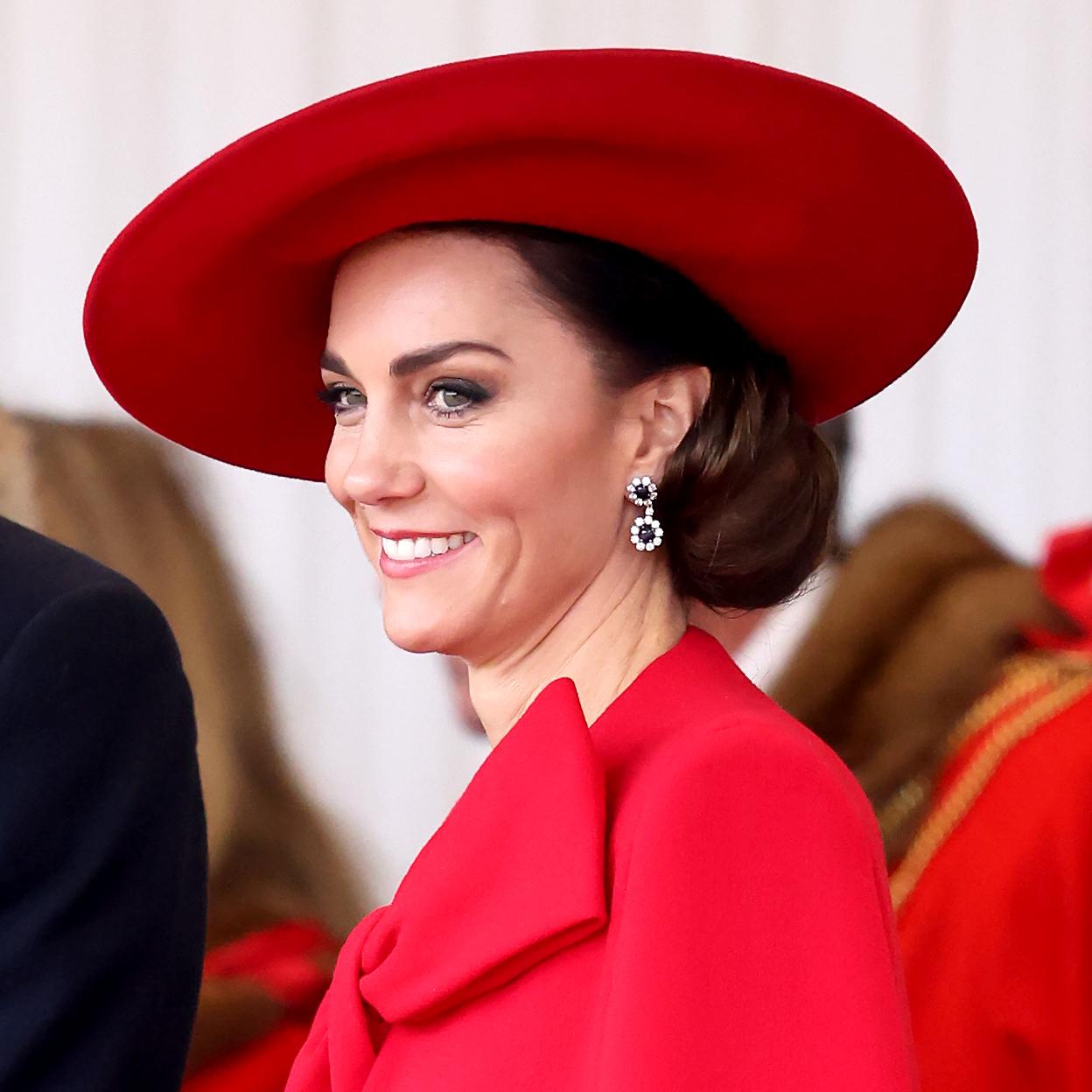 Kate Middleton le sigue los pasos a Mary Donaldson no solo en cuestión de estilo, sino como plebeya llamada a convertirse en reina. 