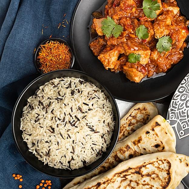 Diferentes platos de comida India. 