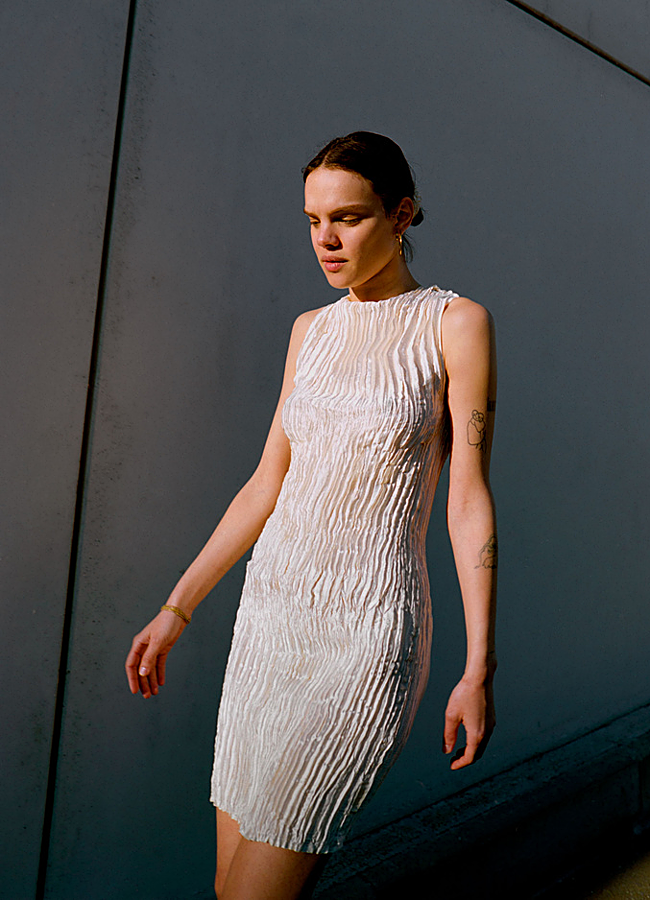 Imagen - Vestido plisado a mano de la firma francesa Azur World.