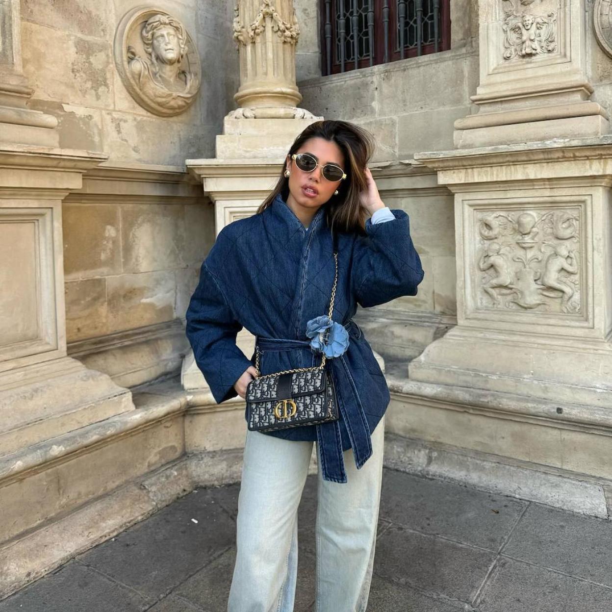 La influencer lleva una chaqueta viral de Mango