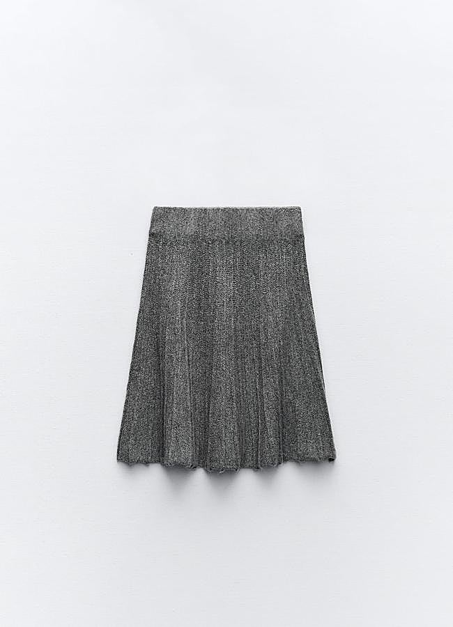Imagen - Falda mini de punto de Zara, 19,95 euros.