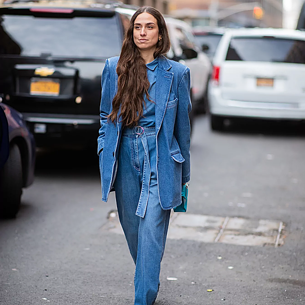 çLook con conjunto de traje denim