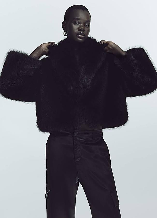 Imagen - Abrigo efecto pelo negro