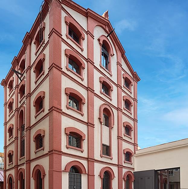 Juno House está ubicado en un emblemático edificio de 1915 junto a Diagonal de Barcelona.