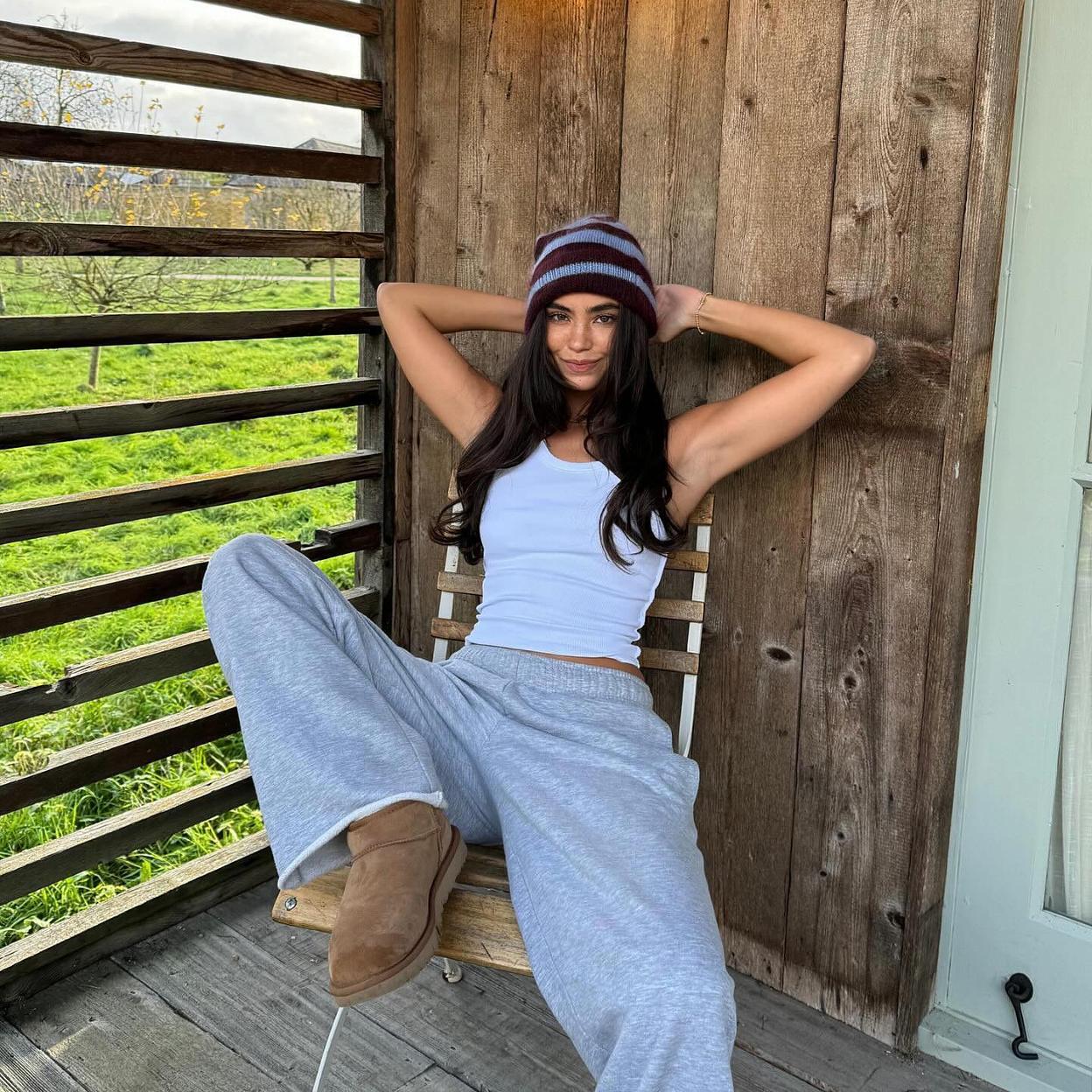 Mujer descansando tras hacer ejercicio. /