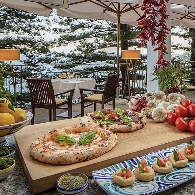 En uno de los restaurantes del hotel podemos disfrutar de pizzas de autor elaboradas con ingredientes locales.