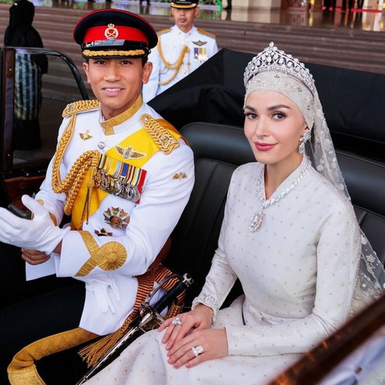 El príncipe Mateen y Anisha Isa Kalebi durante su boda.