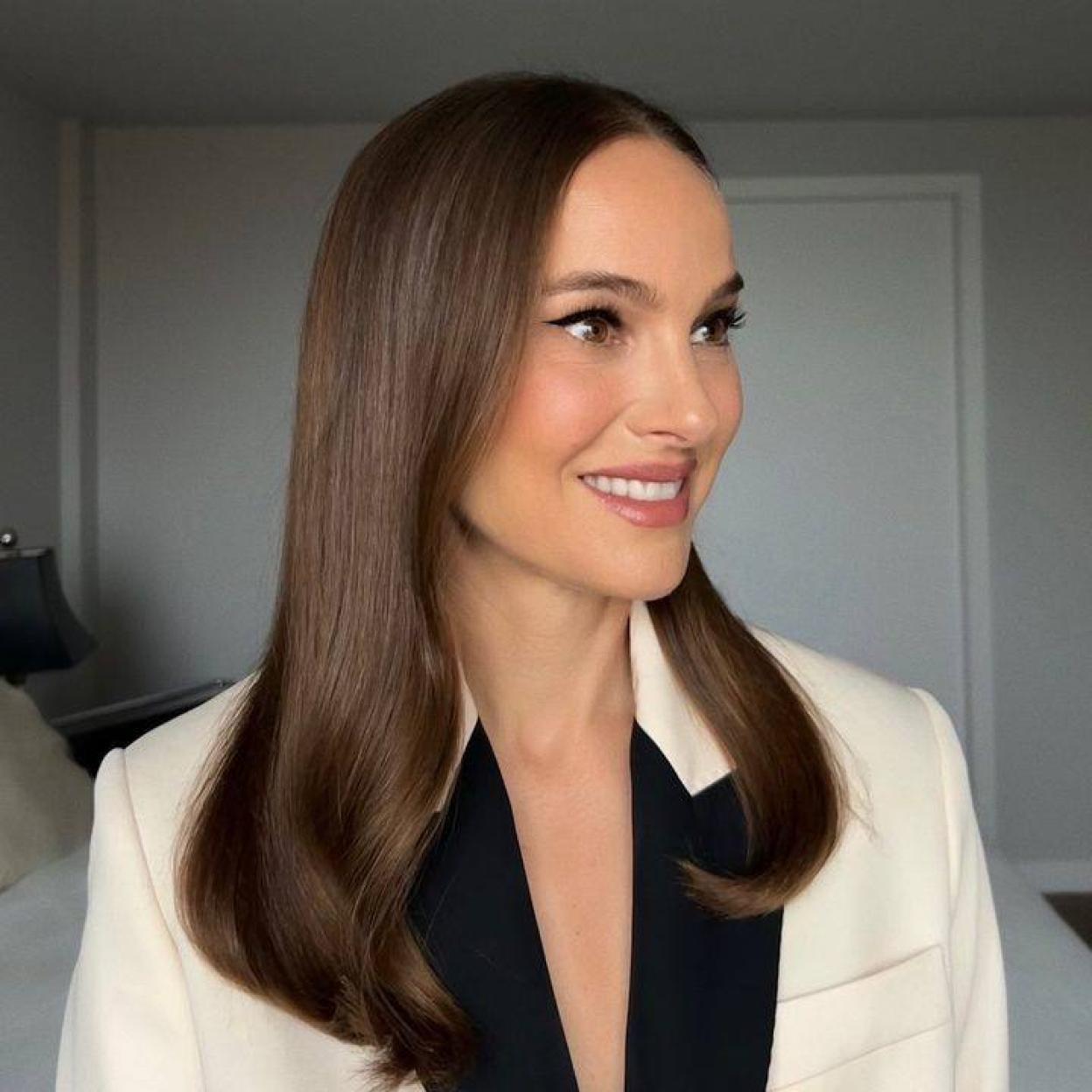 Natalie Portman con pelo sedoso y saludable