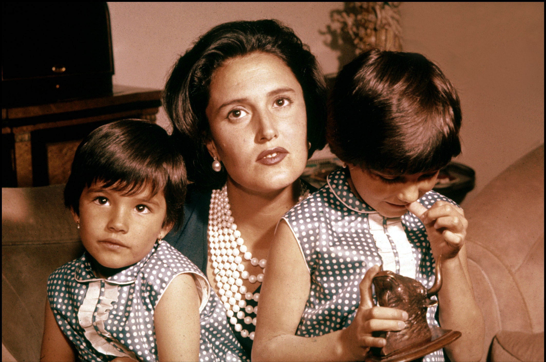 Carmen Dominguín, con sus dos hijas, Carmen y Belén. 