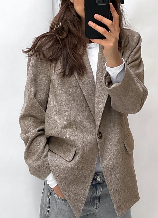 Imagen - Blazer recta en espiga de Zara.