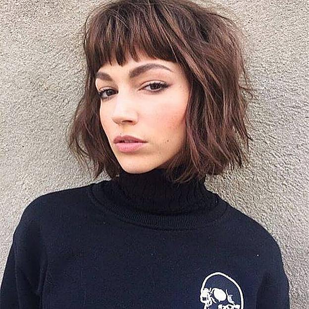Úrsula Corbero con corte de pelo bob grunge despuntado