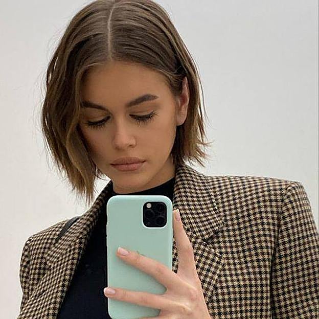 Kaia Gerber con bob grunge liso