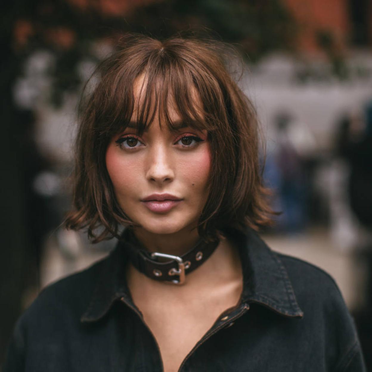 Modelo con corte de pelo bob grunge