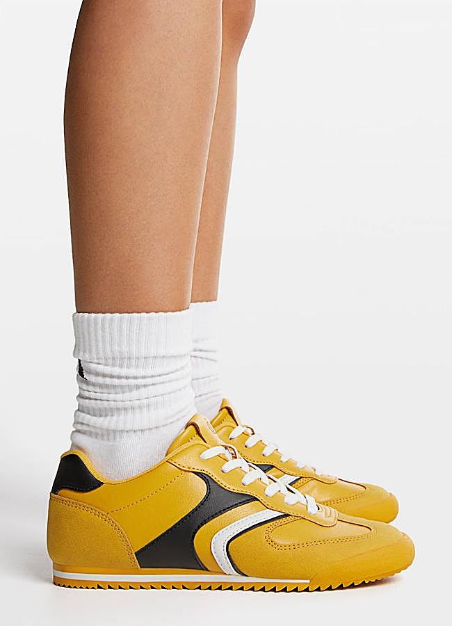 Imagen - Zapatillas deportivas en amarillo