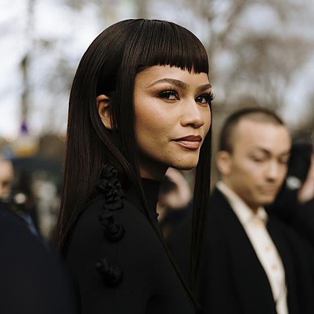 Zendaya confirma el éxito del famoso flequillo baby bang inspirado en Audrey Hepburn